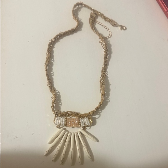 Jewelry - Elegant Gold and Cream Necklace